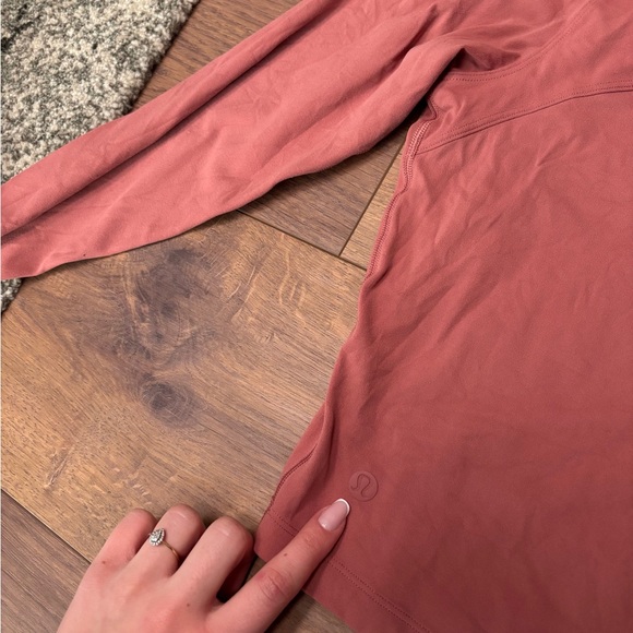 Lululemon nulu tee - Picture 4 of 4